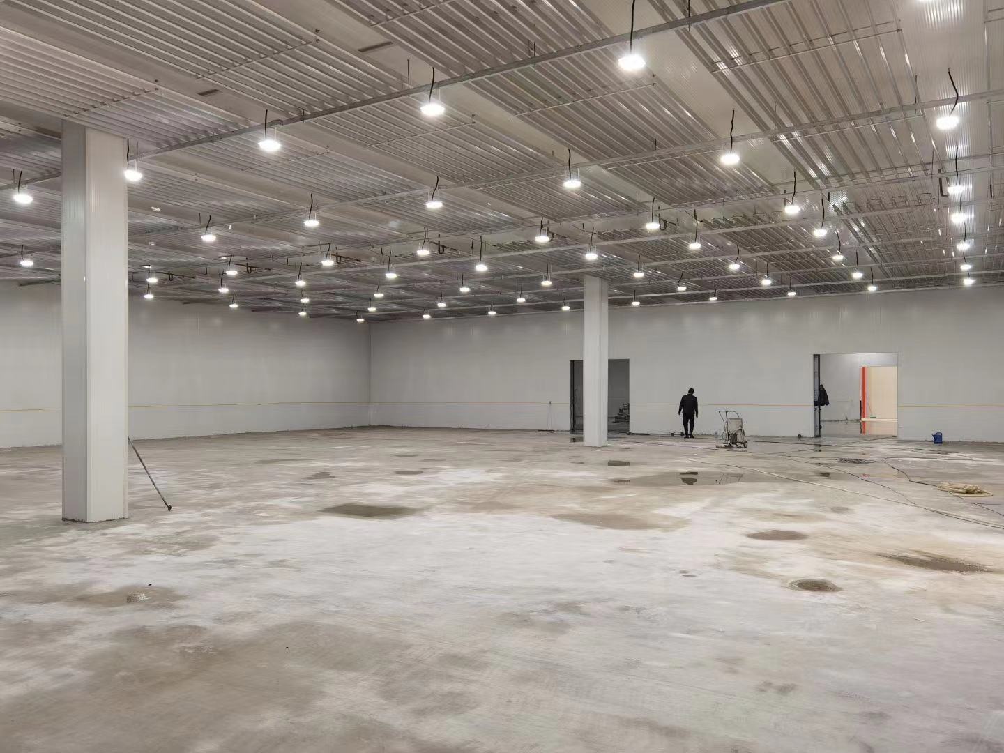 上海11000m3大型冷鏈物流冷庫(kù)安裝工程項(xiàng)目(圖1) 上海11000m3大型冷鏈物流冷庫(kù)安裝工程項(xiàng)目